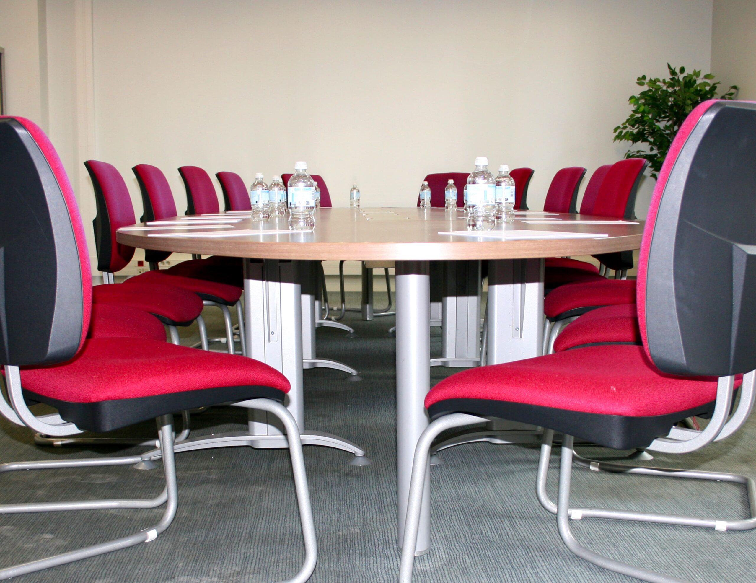 Bureau oval table