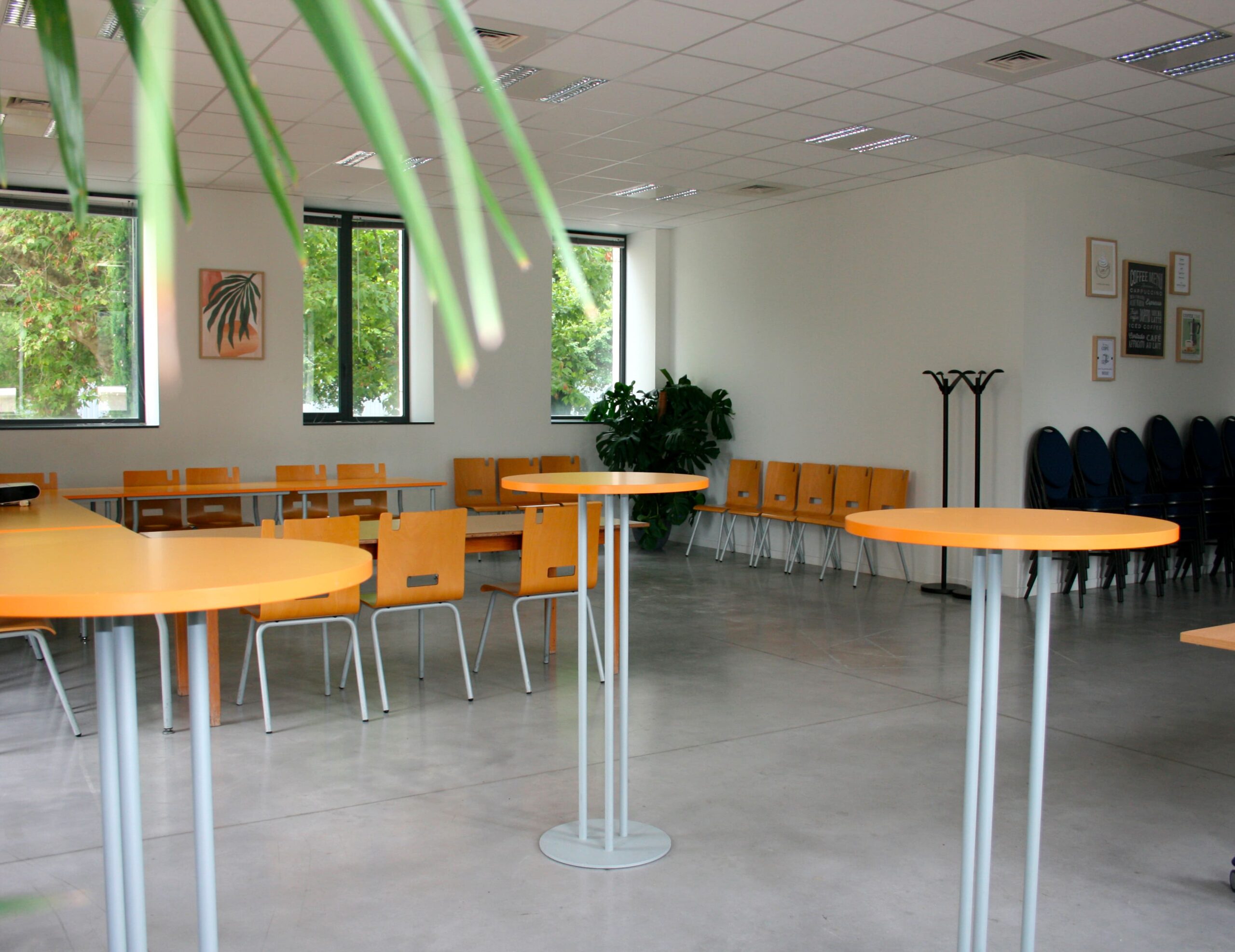 Salle réception déjeuner tisanerie